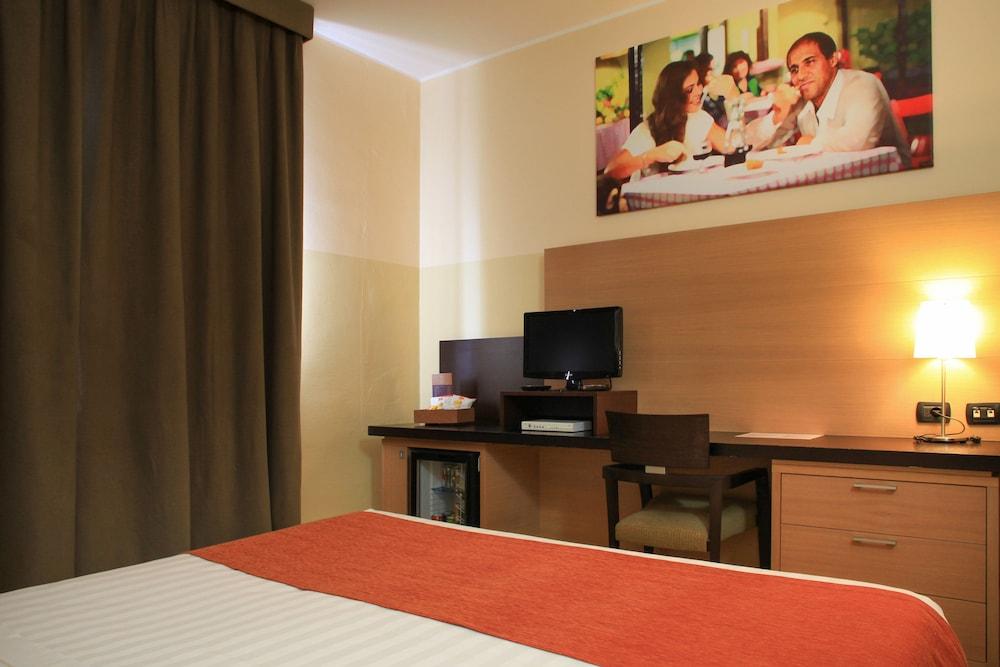 B&B Hotel Milano Cologno Studios Cologno Monzese Bagian luar foto