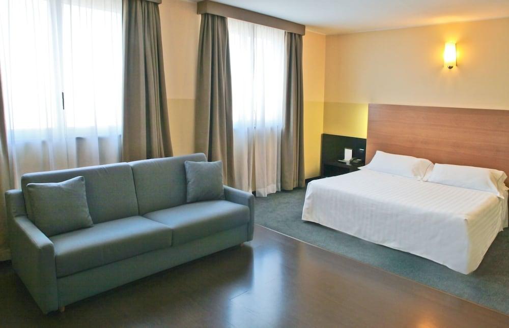 B&B Hotel Milano Cologno Studios Cologno Monzese Bagian luar foto