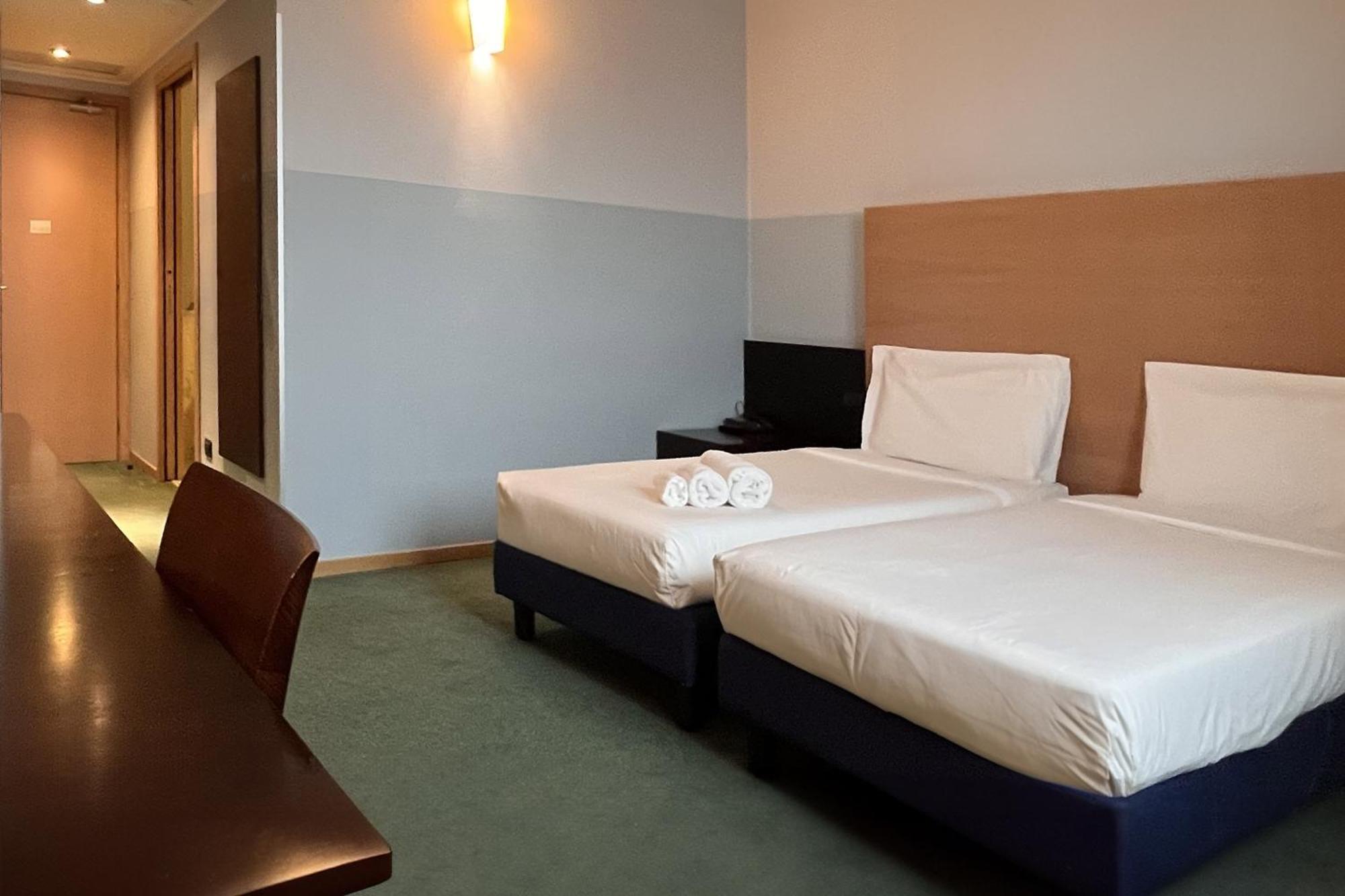 B&B Hotel Milano Cologno Studios Cologno Monzese Bagian luar foto