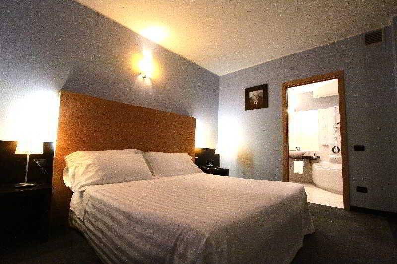 B&B Hotel Milano Cologno Studios Cologno Monzese Bagian luar foto