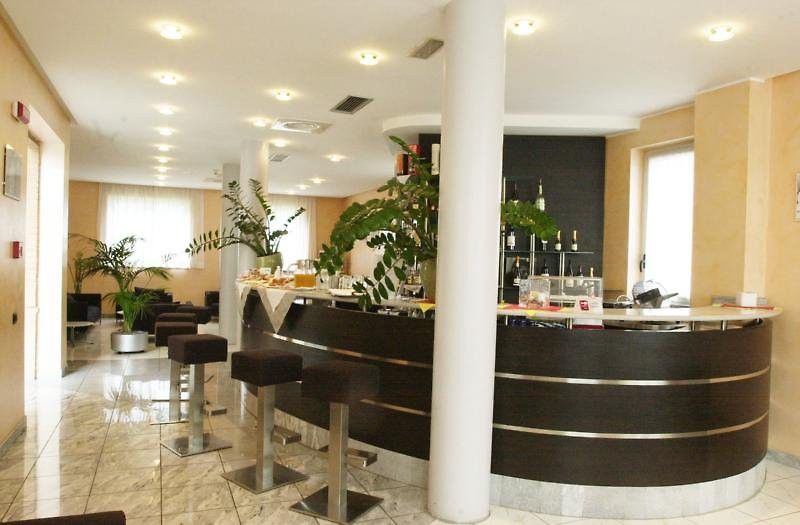 B&B Hotel Milano Cologno Studios Cologno Monzese Restoran foto
