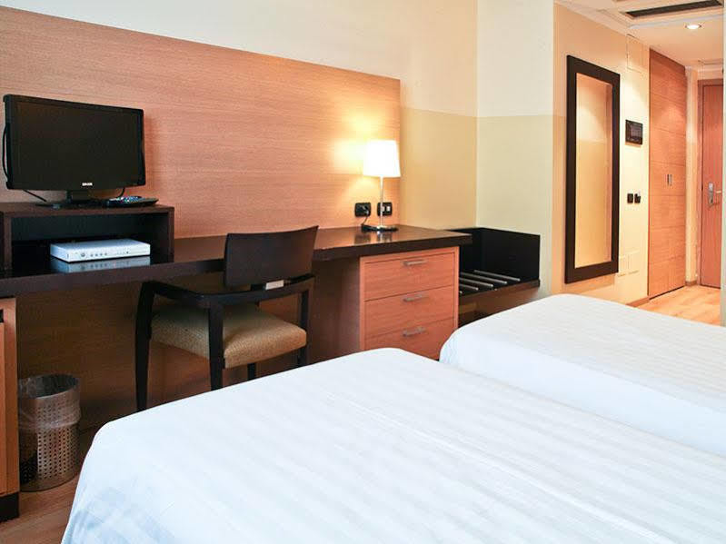 B&B Hotel Milano Cologno Studios Cologno Monzese Bagian luar foto