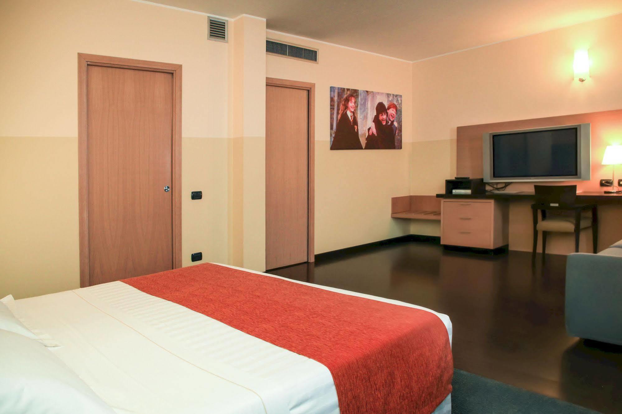B&B Hotel Milano Cologno Studios Cologno Monzese Bagian luar foto