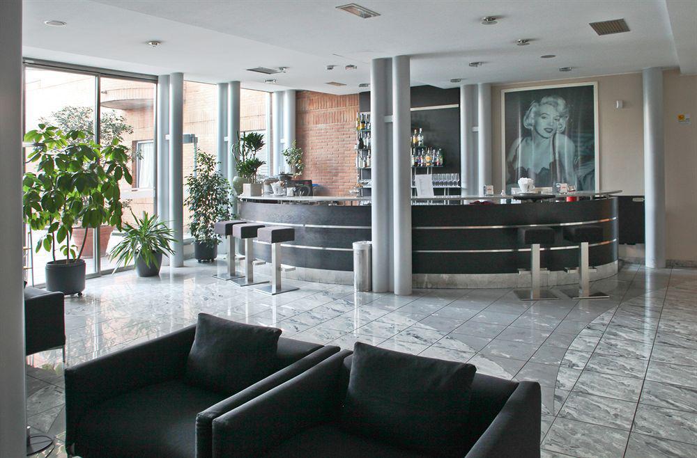 B&B Hotel Milano Cologno Studios Cologno Monzese Bagian luar foto